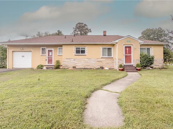 1108 Smithfield Ave, Hopewell, VA 23860
