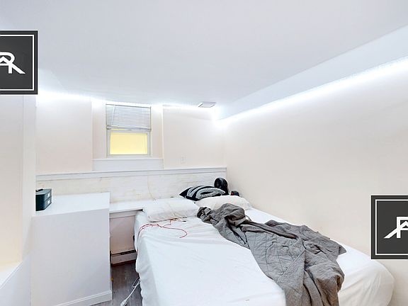 5th image of 275 Marlborough St #Ch