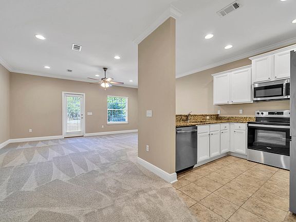 5th image of 19 E Shady Oaks Ln Unit B