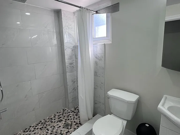 46 Radcliffe Cres — Photo 31
