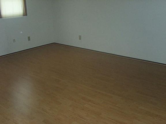 5th image of 419 Market St