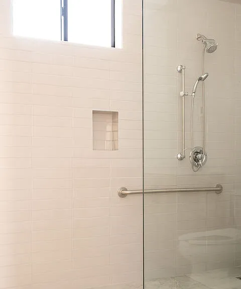 2223 Clifford St #104 — Photo 9