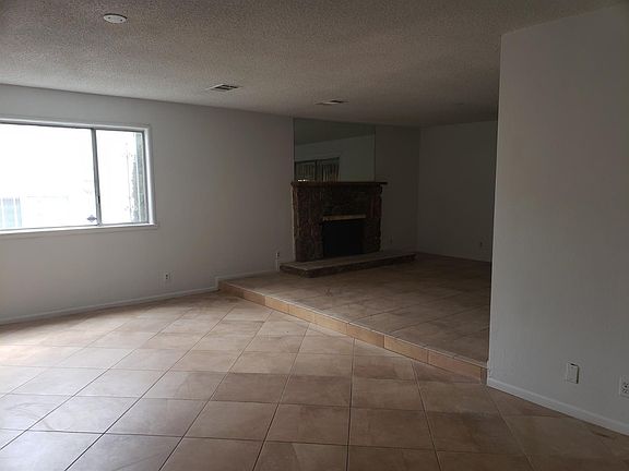 3rd image of 14266 La Paz Dr
