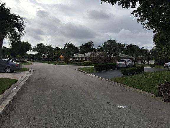5th image of 328 NW 108th Ave
