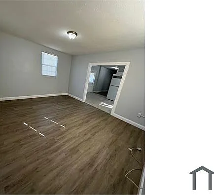 239 Claude St — Photo 21