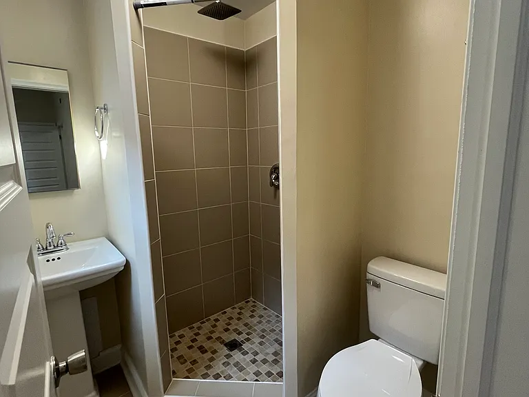 West Franklin Apts — Photo 31