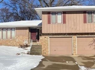 1211 38th St, Sioux City, IA 51104