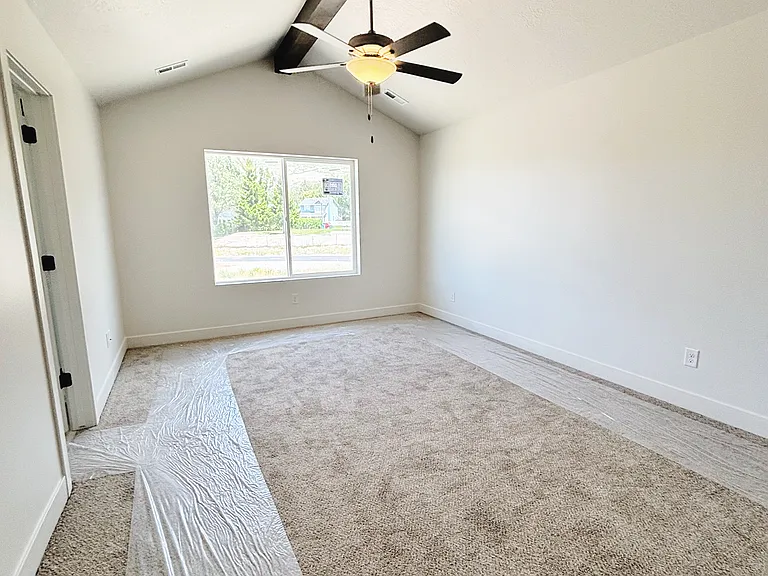 375 E 1600 N — Photo 32