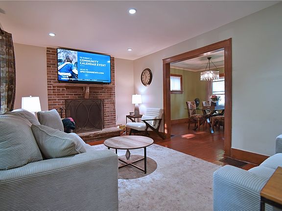 4th image of 64 Pershing Dr