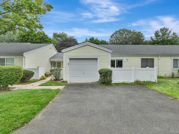 403 Cabot Court E, Saint James, NY 11780