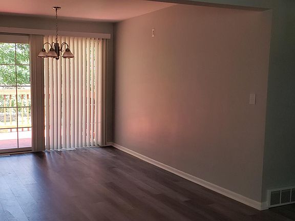 Dining room - hallway to bedrooms on right