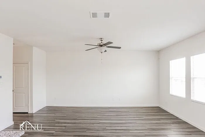 4 bed, 2.5 bath, 2260 sqft, $2,365 — Photo 4