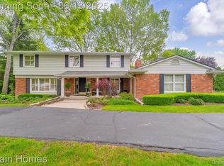 2861 Whittier Dr, Bloomfield Hills, MI 48304