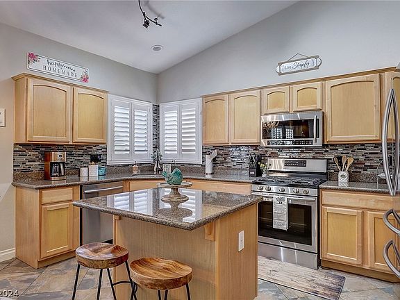 3rd image of 7537 Coral River Dr