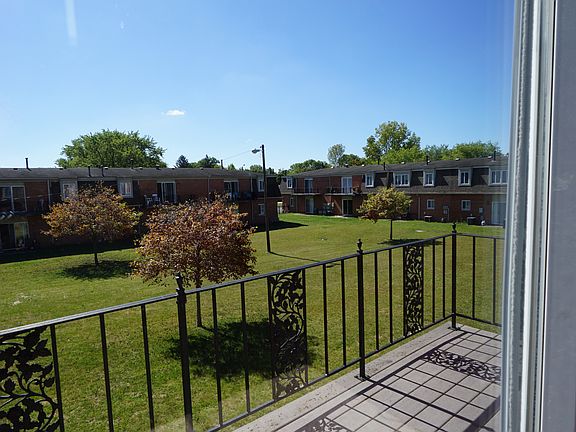 4th image of 1717 Estes St #7-A