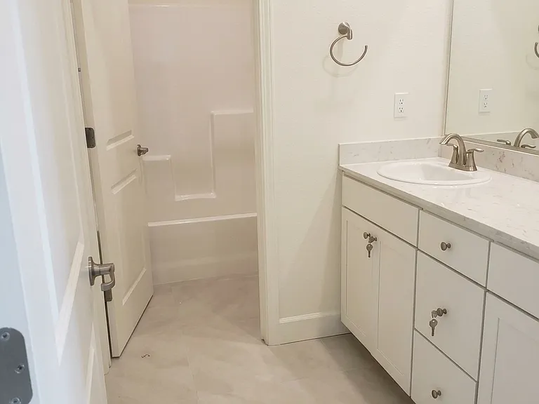 Bathroom 2 with bath tub