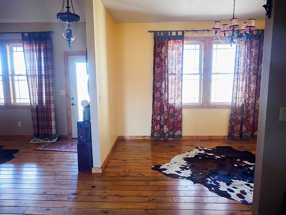 Entry and breakfast room