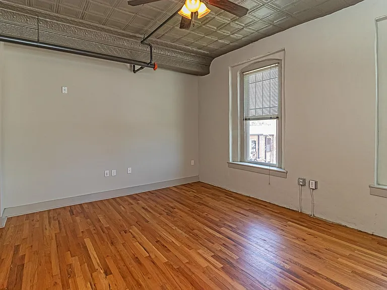 215M Nash St W — Photo 5