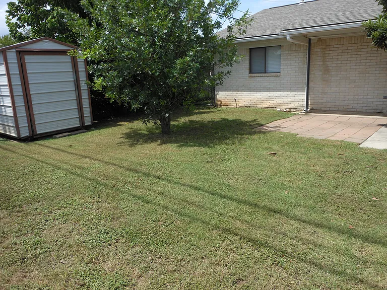 333 Briarwood Dr — Photo 17