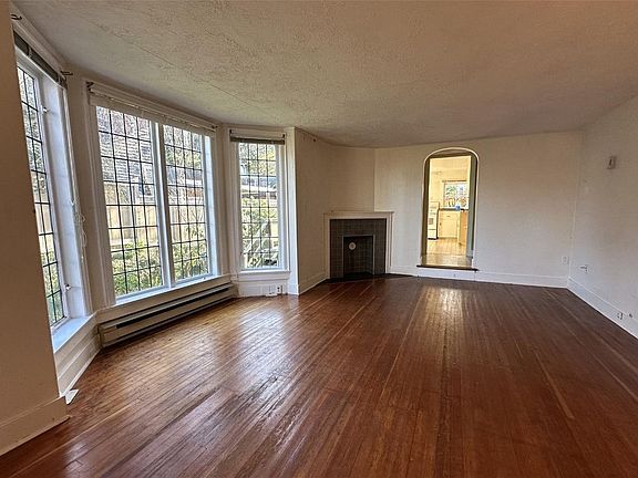 5th image of 1043/1045 Belmont Ave