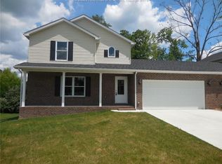 98 Regent St, Hurricane, WV 25526