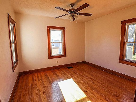 5th image of 2353 Gardner St