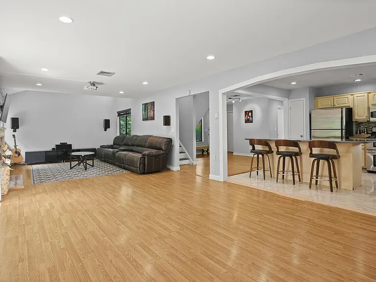 358 Loveland Rd — Photo 9