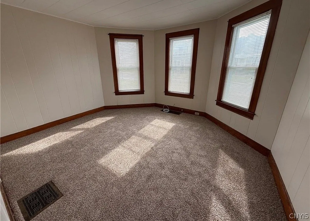 2 bed, 827 sqft, $1,350 — Photo 4