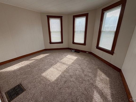 4th image of 905 Cogswell Ave #1