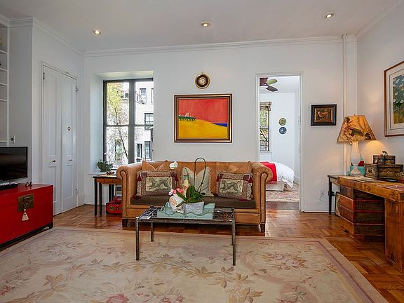 3rd image of 123 W 80th St APT 2R