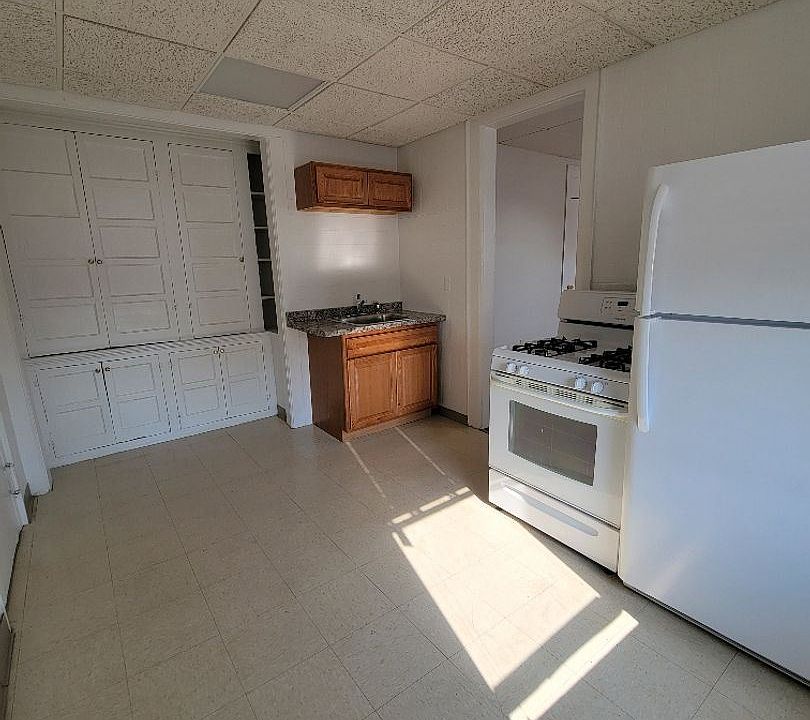 1st image of 448 Hawley Ave #8190381