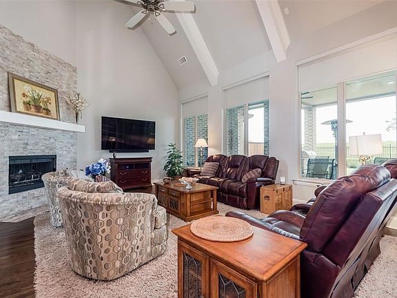4th image of 635 Creekway Dr