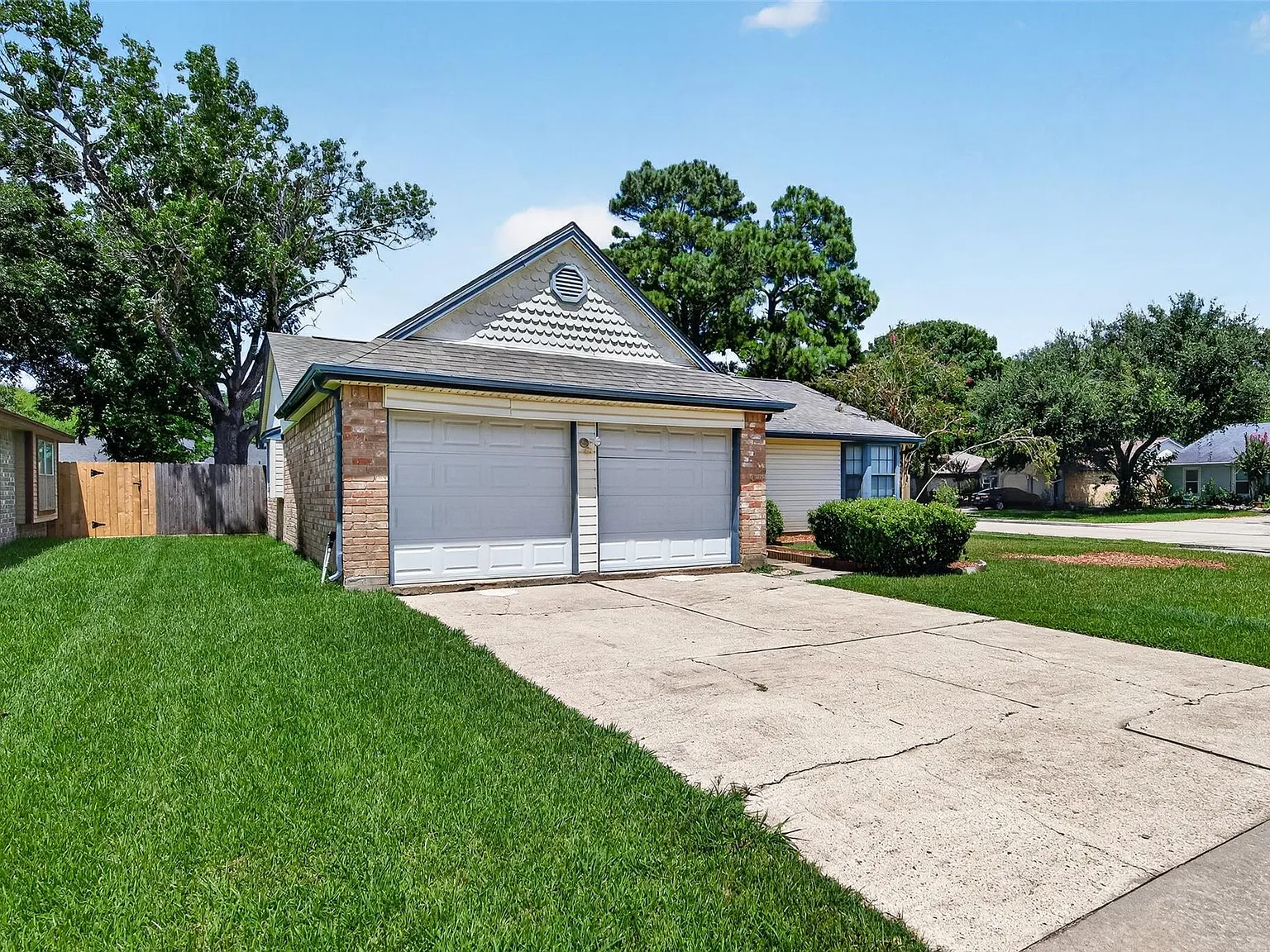 3 bed, 2.0 bath, 1318 sqft, $1,800 — Photo 2