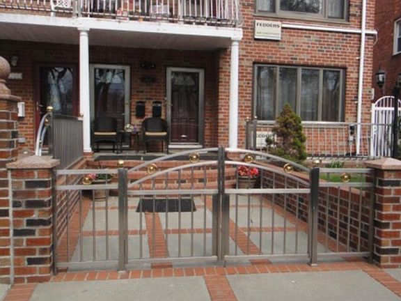 Entrance- Right Facing Door
