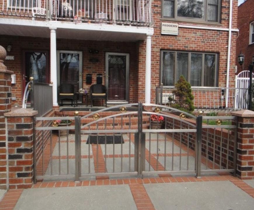 Entrance- Right Facing Door