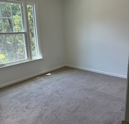 4th image of 614 Caselton Ct