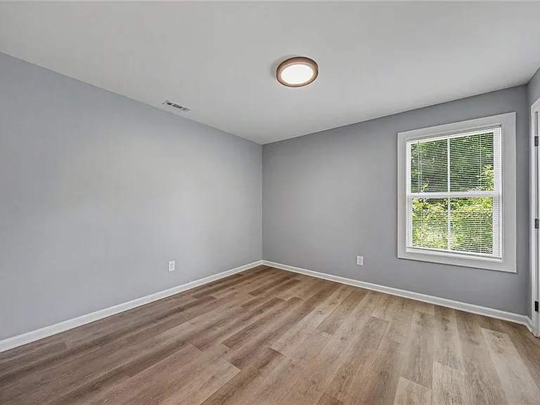 411 Hardy Ave SW — Photo 18