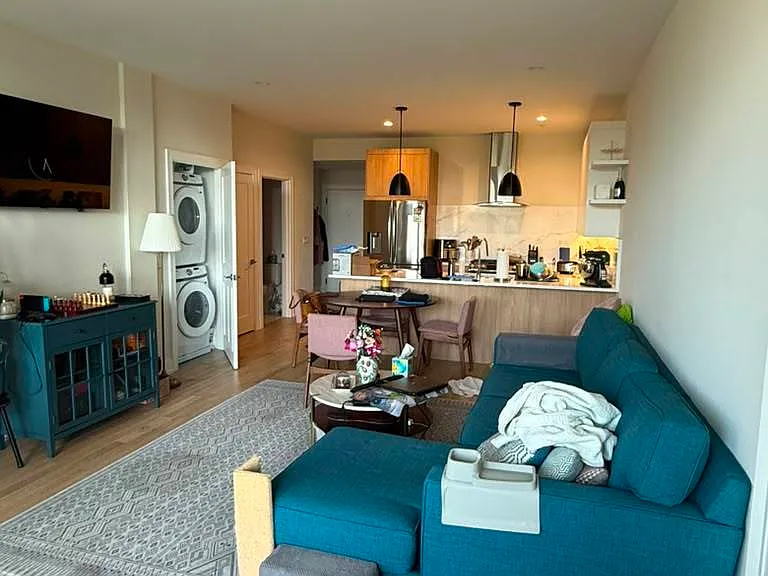 2105 W Caton St #302 — Photo 2