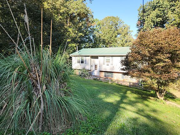 3rd image of 4020 Lynncrest Dr NE