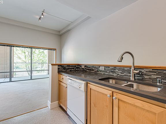 4th image of 701 Columbia St APT 104