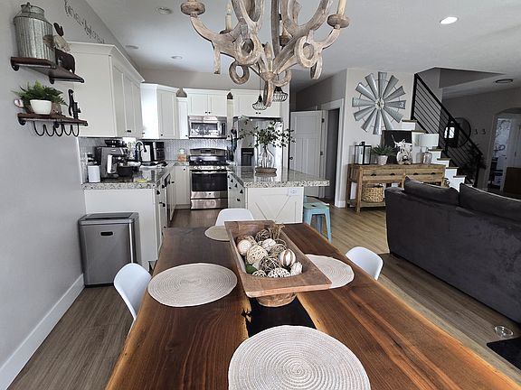 4th image of 7862 N Sagebrush Ln