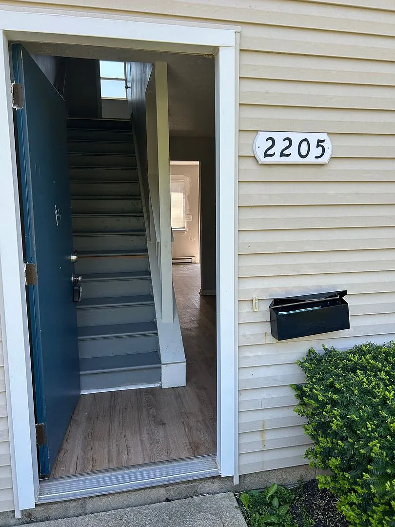 Nice 2 Bedroom Townhome in Southwest Columbus — Photo 1