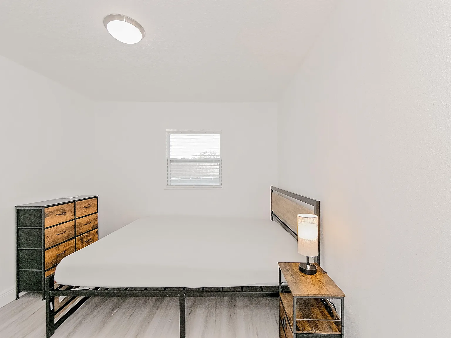 2 bed, 1.0 bath, 800 sqft, $1,139 — Photo 2
