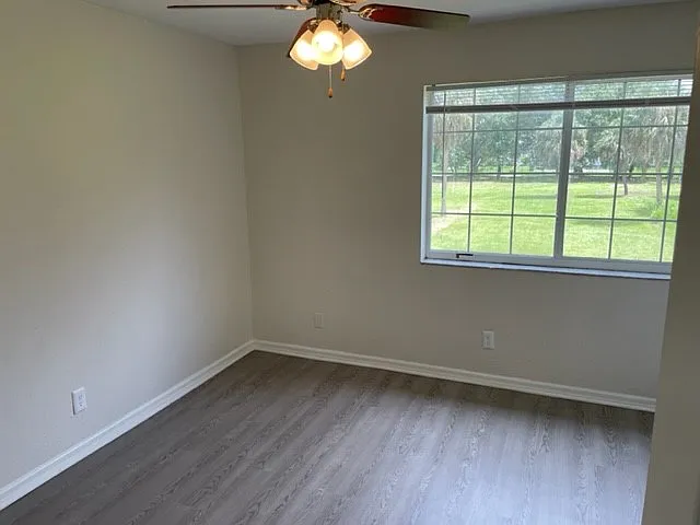 Woodside Villas Apartments — Photo 11