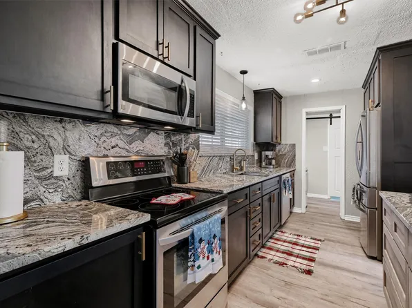 8265 Farmington Rd, Gunter, TX 75058