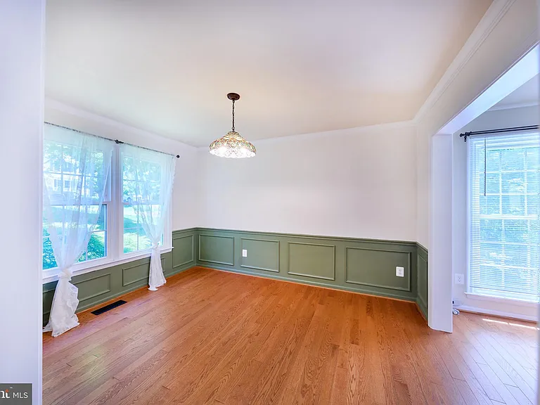 8508 Silverdale Rd — Photo 15