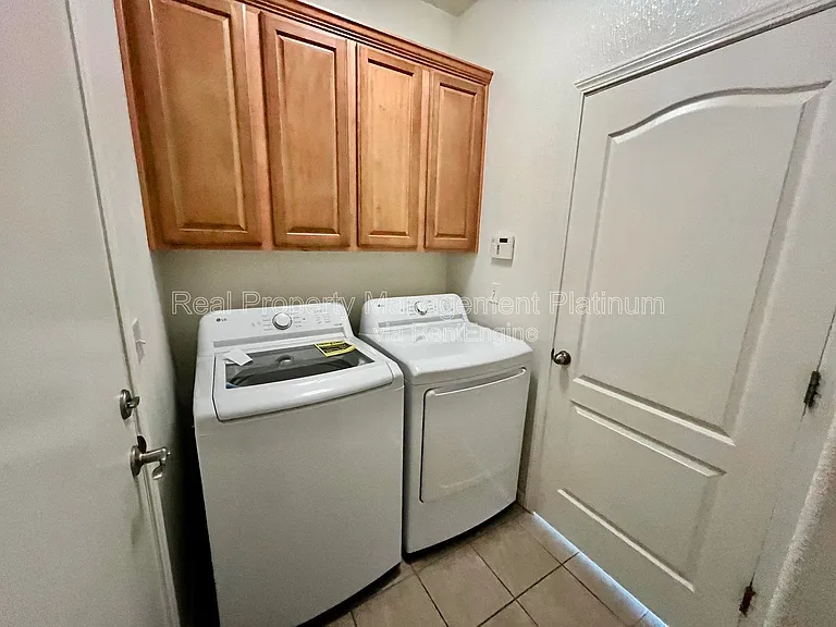 6859 E Cortland Ave — Photo 9