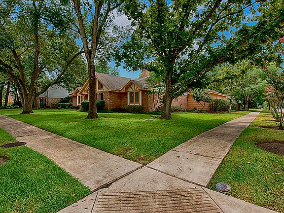 3rd image of 16402 Shady Elms Dr