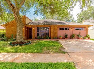 16818 Nina Dr, Friendswood, TX 77546