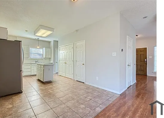 2420 Waterloo Ln — Photo 10